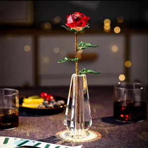 रोमांटिक वेलेंटाइन दिवस उपहार क्रिस्टल हस्तकला प्रदर्शन उत्तम क्रिस्टल लाल गुलाब