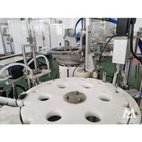 Machine automatique de remplissage et de bouchage de flacons compte-gouttes pour huiles essentielles