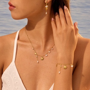 Collar, Pulsera y Pendientes de Perlas con Baño de Oro de 18K y Acero Inoxidable 316L, Diseño Bohemio con Dije de Sol, Ideales para Vacaciones de Verano y Aniversarios - Product Image 1