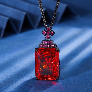 Collier pendentif tendance en cuivre plaqué or noir avec zircone cubique bleue 15*20mm, finition écologique, pour femme - Product Image 4