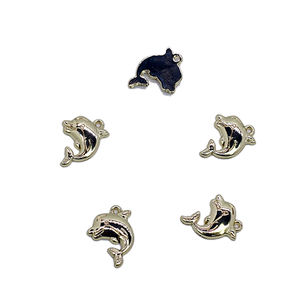 Grosir kustom 3D ikan bentuk warna-warni seng logam campuran dicuci DIY jimat liontin label pakaian untuk tas garmen sepatu Dekorasi - Product Image 4