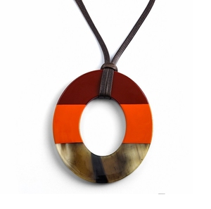 Collier pendentif artisanal en corne de buffle, style bohème, bijou de mode bio et écoresponsable - Product Image 1