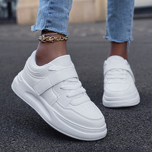 2024 nuovo stile da <span class=keywords><strong>donna</strong></span> scarpe da corsa da Tennis comode scarpe Casual alla moda scarpe da passeggio in <span class=keywords><strong>pelle</strong></span> sintetica bianche - Product Image 3