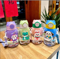 Gobelet à paille pour enfants avec motif d'ours de dessin animé, avec bandoulière, en plastique de qualité alimentaire, grande capacité, portable, pour une utilisation en extérieur