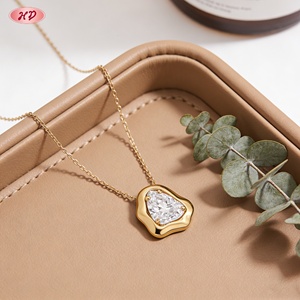 สร้อยคอจี้เพชรซิร์โคเนียทรงไม่สมมาตรชุบทอง 18K จาก Hengdian Jewelry สำหรับผู้หญิง ขายส่ง - Product Image 6