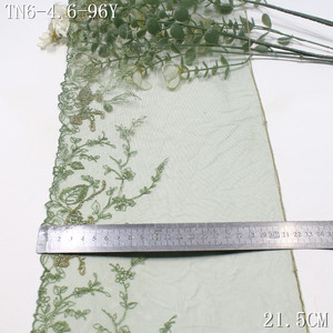 Passamaneria in pizzo ricamato con fiori in rete verde morbida, design leopardato metallizzato argento brillante Wild Garden, 21 cm, per lingerie sexy da donna - Product Image 4