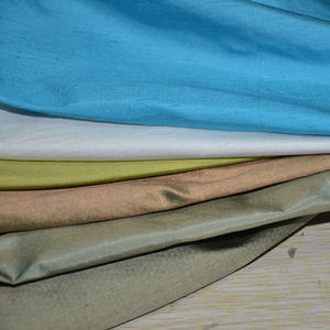 100% <span class=keywords><strong>soie</strong></span> Dupion tissu <span class=keywords><strong>Shantung</strong></span> <span class=keywords><strong>soie</strong></span> <span class=keywords><strong>de</strong></span> Chine pour robes coussins rideaux mariages Costumes-pour les filles - Product Image 2