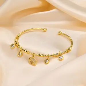 Dainty Délicat Manchette Bracelet Bracelets pour Femme Cadeau Bijoux, Or Couleur Métal Laiton Éléphant CZ Pierre Charme Bracelet Bracelet