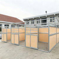 Abri pour chevaux portable d'extérieur, structure en tube galvanisé à chaud, couverture en toile, panneau en HDPE, abri pour bétail pour ferme équine