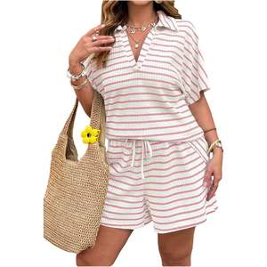 Conjunto de dos piezas de verano para mujer, talla grande, top de punto a rayas y pantalones cortos, informal y transpirable. - Product Image 2