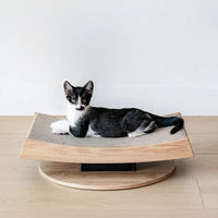 Lit grattoir pour chat en bois courbé moderne et écologique |   Lounge pour chat en carton minimaliste surélevé, design résistant à l'usure