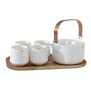 Modern Ceramic Coffee Cup Set White Tea Cup SetとTea Pot Wooden Tray 4 Tea Cup Gift Box