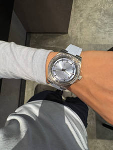 Reloj de Lujo para Mujer, Diseño de Moda, Cristal de Zafiro, Silicona, Puntero Oculto, Venta al Por Mayor Personalizada, Alta Calidad - Product Image 2