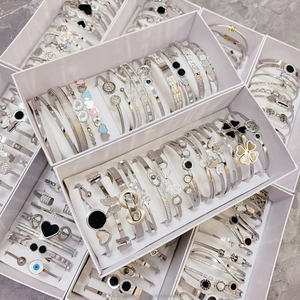 Pulsera de Amistad para Mujer de Acero Inoxidable Chapado en Plata, Brazalete con Gemas, Fabricada por Fashion Charm Bracelets - Product Image 2