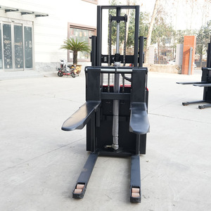 מחיר מפעל, מלגזה חשמלית 1.5 טון עם גובה הרמה של 3 מטר, משאית משטחים בעמידה לטיפול בחומרים - Product Image 3