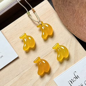 Collier pendentif banane en agate jaune naturelle de 20 mm, cordon réglable, collier en cristal de guérison pour femmes, à porter au quotidien - Product Image 1