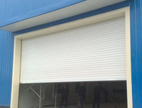 Hangars de stockage et ateliers industriels en structure acier personnalisables, finition grise anti-corrosion, style ferme