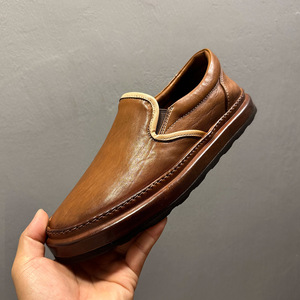 Mocassins en cuir pour hommes, marron café, à talon moyen, à enfiler, chaussures de conduite décontractées, couleur unie, avec détails de couture - Product Image 1