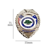 Badges métalliques uniformes de sécurité personnalisés emblèmes en forme de bouclier avec étui de protection en cuir pour l'identification des pompiers