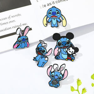 Lindo creativo puntada Metal insignia Lilo Stitch aleación aceite goteo broche versátil grabado hierro mochila accesorios de ropa - Product Image 2