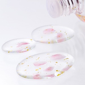 Loción Facial Hidratante Japonesa Sakura Nano con Láminas de Oro, Ácido Hialurónico y Aloe Vera para el Cuidado de la Piel - Product Image 4