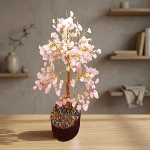 Arbre en cristal d'aventurine verte fait main avec 300 pierres, fil doré et base en bois naturel - Product Image 6