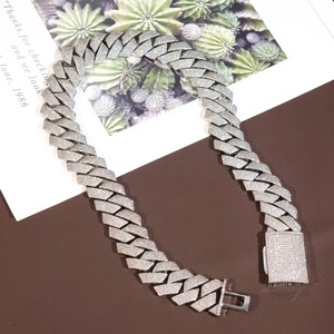 Chaîne cubaine en diamant moissanite de qualité supérieure, bijoux raffinés pour mariage, fête et cadeaux d'anniversaire, disponible au meilleur prix - Product Image 3