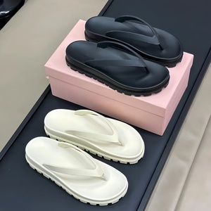 High-quality Designer Men Women's Shoes Fashion <b>flip</b> <b>flops</b> Woman Slippers Outdoor Beach Flat Slippers Casual Walking Style Shoes - Product Image 1