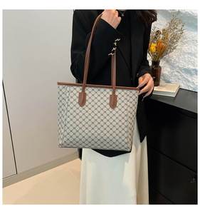 Sac fourre-tout messager en cuir PU pour femme 2025, sac à bandoulière zippé en polyester, grande capacité, tendance, été, hiver, automne, printemps - Product Image 6