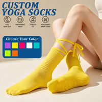 Chaussettes de yoga antidérapantes Bioserica Era personnalisées avec logo pour femmes, design athlétique à volants, fabrication sur mesure