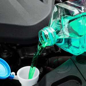 Limpiador de Vidrios Yiju 2L con Recubrimiento Nano Repelente al Agua, Líquido Limpiaparabrisas para Automóviles - Product Image 3