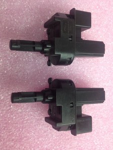 Piezas de coche al por mayor 4M5T7C534AA interruptor de embrague para <span class=keywords><strong>Ford</strong></span> Focus FCS/<span class=keywords><strong>SMAX</strong></span>/ZS/ESCORT - Product Image 4