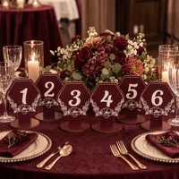 Numéros de table en bois bordeaux avec base découpée florale, numéros de table hexagonaux pour mariage, décoration de réception de fête
