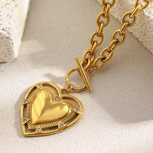 YF8002 Collar con Colgante de Corazón en Acero Inoxidable Chapado en <span class=keywords><strong>Oro</strong></span> de 18K, Resistente al Agua, con Cierre de Palanca, Regalo Romántico para Mujer - Product Image 2