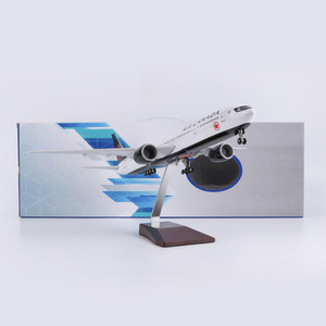 Modèle d'avion en résine Boeing 777-300ER de la compagnie aérienne <span class=keywords><strong>Air</strong></span> Canada à l'échelle 1/158, 47 cm, avec trains d'atterrissage - Product Image 2
