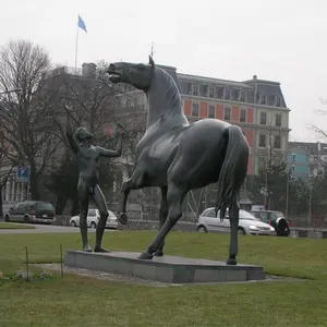 Античная Большая бронзовая скульптура человека и прыжков лошади для сада