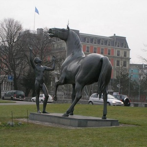Moderne Stijl Beroemd Design Kunstwerk Kwaliteit Bronzen Naakt <span class=keywords><strong>Man</strong></span> En Paard Standbeeld - Product Image 3