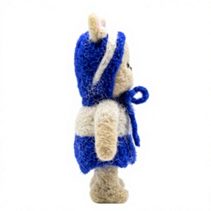 Ours en feutre tricoté à la main, écologique, avec robe bleue et écharpe, décoration murale traditionnelle de Noël, petite taille pour intérieur - Product Image 3
