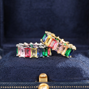 Anello dal Design Geometrico Classico da Donna - Product Image 4