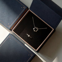 Boîte à bijoux avec fermeture magnétique personnalisée, estampage à chaud en or, boîte cadeau pour bijoux avec doublure en velours, emballage pour bague, collier, boucles d'oreilles