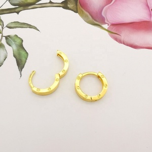 Donne Au 750 In Colore Giallo Huggie <span class=keywords><strong>Orecchini</strong></span> Rotondi <span class=keywords><strong>Orecchini</strong></span> A Cerchio In <span class=keywords><strong>Oro</strong></span> 18 Carati Orecchino On-Line di Vendita Superiore - Product Image 5