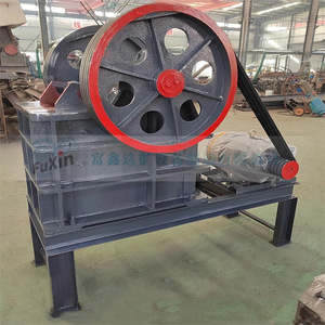 Trituradora de mandíbulas 750 portátil con capacidad máxima de 15t/h para trituración de piedra - Product Image 1