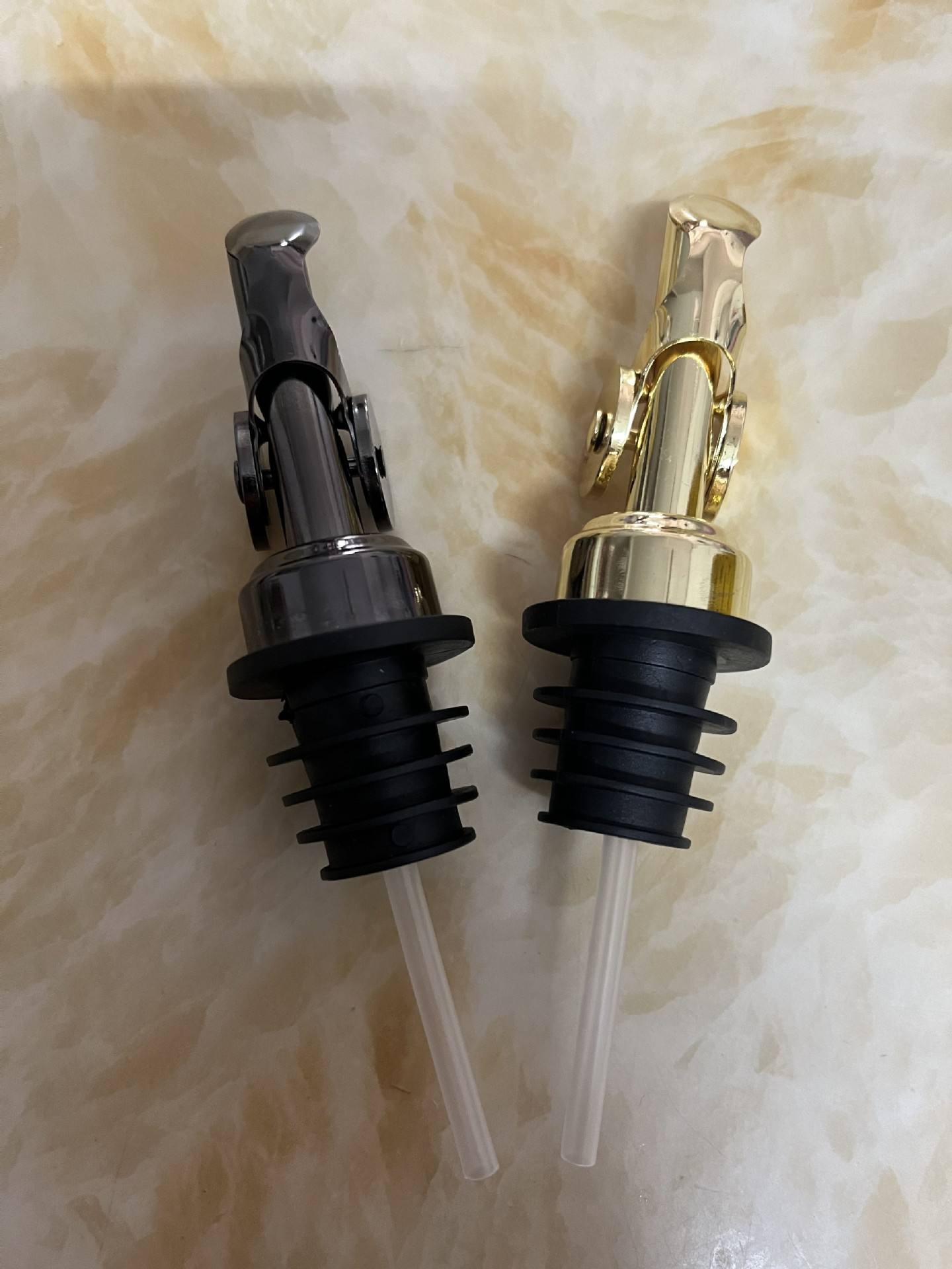 Tuyau en plastique doré