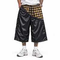 Shorts Capri en Tissu Satiné à Carreaux en Polyester Doux, Coupe Inclinée, Design OEM ODM, Taille Personnalisée, Broderie Logo de Marque, Shorts Baggy 3/4
