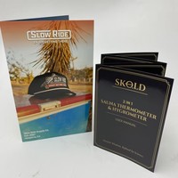Brochure tri-pliante personnalisée imprimée sur papier d'art épais avec pelliculage étanche – Dépliant pliable pour entreprise et catalogue de marque