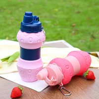 Bouteille d'eau pliable en silicone, motif fraise, avec mousqueton détachable, sans BPA, anti-fuite, portable, pour le sport et les voyages