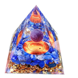 Pyramide en résine époxy Kogiya avec gravure interne Tai Chi Lapis Lazuli, décoration d'intérieur, ornement de bureau - Product Image 5