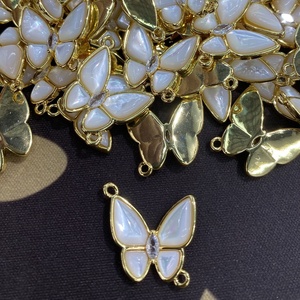 Latest Jewelry <strong>Charms</strong> Nature Shell Customize <strong>Honey</strong> Bee Whale Tail 18k Gold Plated Zircon Hiphop Pendant for Making Necklace - Product Image 2