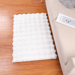 Tapis en fourrure de lapin de petite taille personnalisé Lavable Antidérapant avec plusieurs options de couleurs - Product Image 1