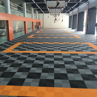 400*400*20mm Wasserdurchlässiges Ineinandergreifendes Kunststoff-Bodengitter, Verschleißfester Schwerlastbodenbelag für Auto-Detailing-Werkstätten